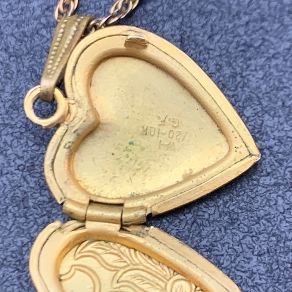 Gold Filled Heart Locket - Picture 4 of 7